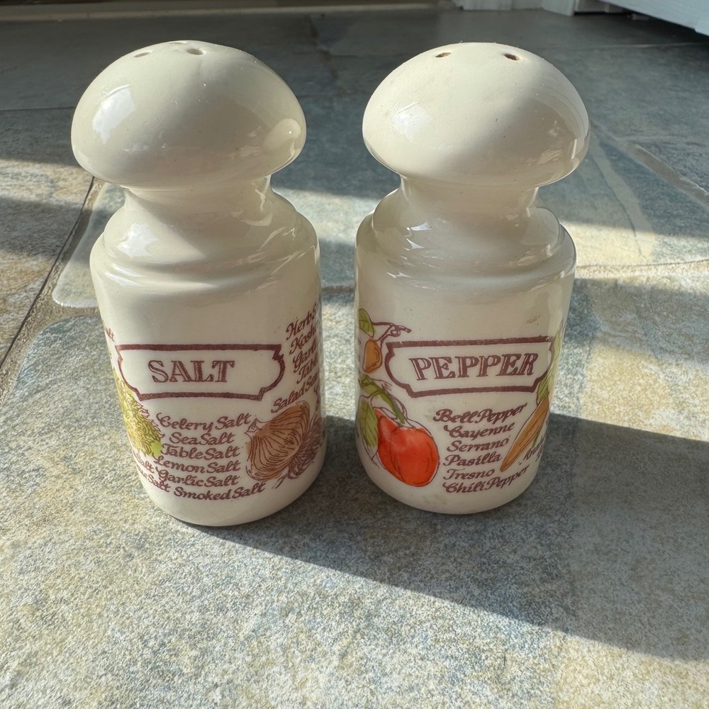 Vintage 1980 Avon Salt & Pepper‎ Shakers Mushroom Top Cottagecore Kitchen 4"
